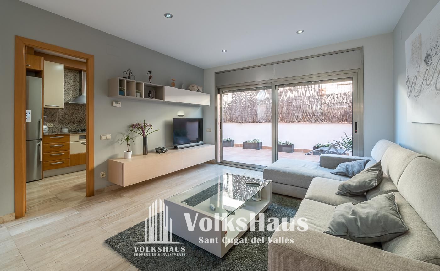 Sala d'estar de Casa adosada en venda en Sant Cugat del Vallès amb Aire condicionat, Calefacció i Parquet