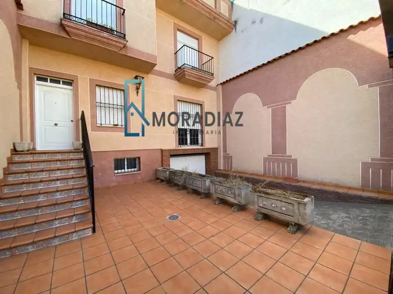 Adossat amb terrassa en venda a Calle Nogal 38