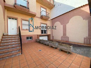 Adossat amb balcó en venda a Calle Nogal 38