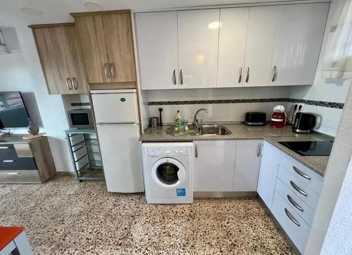 Cocina de Apartamento en venta en Benidorm con Aire acondicionado