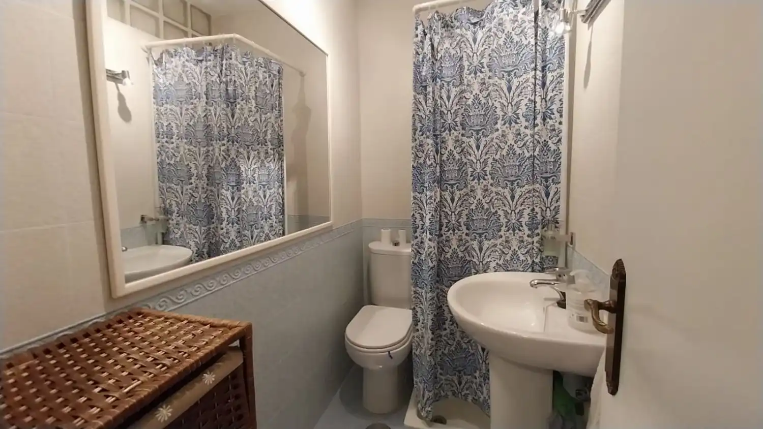 Badezimmer von Wohnung zur Miete in Jaén mit Möbliert
