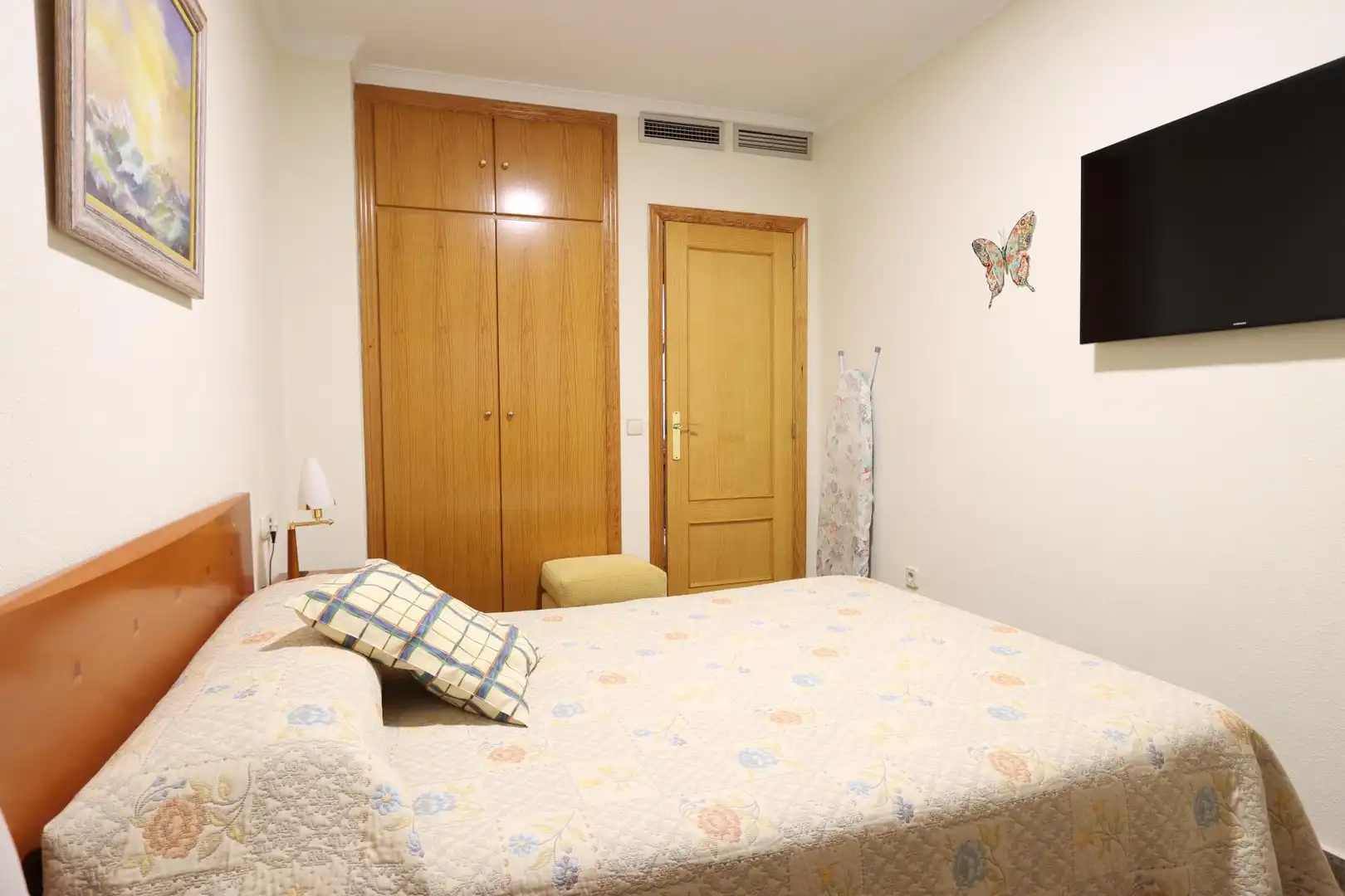 Bedroom of Flat for rent in La Pobla de Vallbona  with Furnished and Balcony