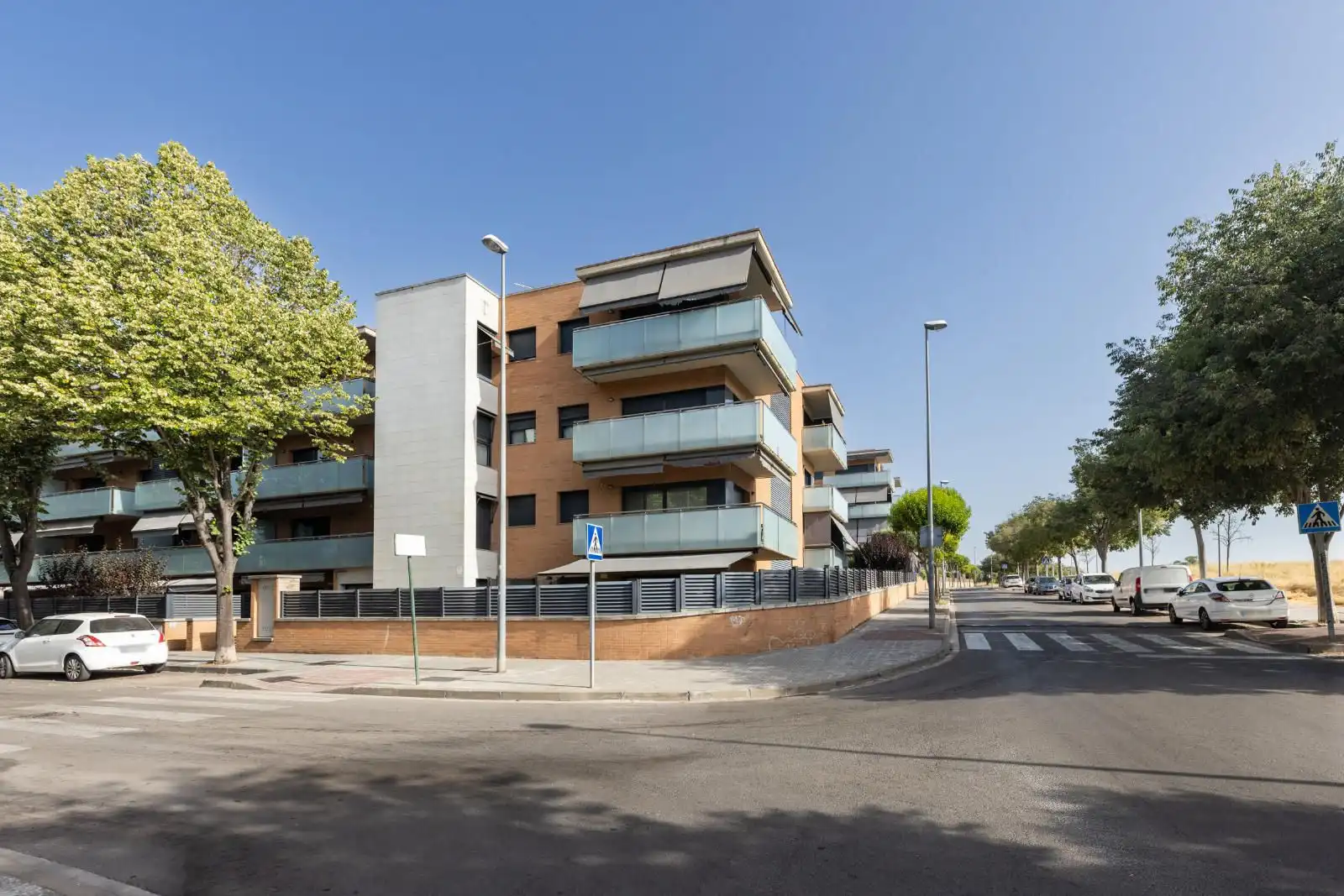 Vista exterior de Pis en venda en Parets del Vallès amb Calefacció, Jardí privat i Parquet