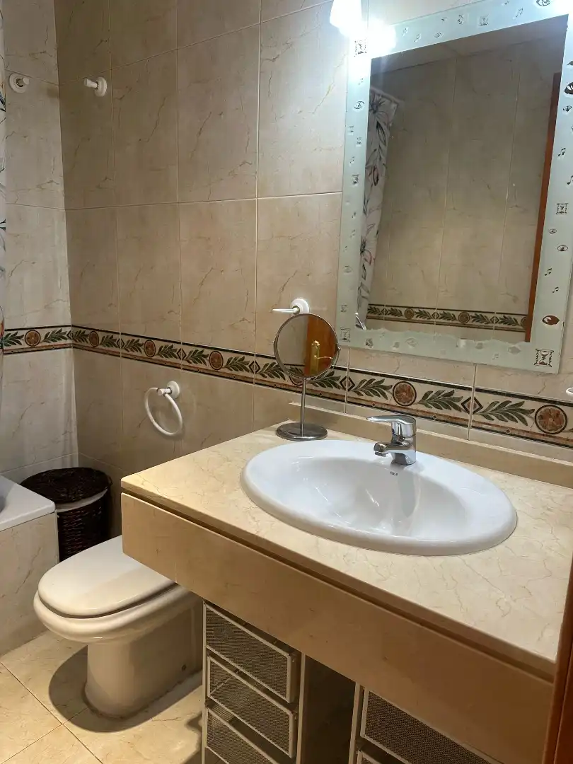 Baño de Piso de alquiler en Madrid con Aire acondicionado, Calefacción y Parquet