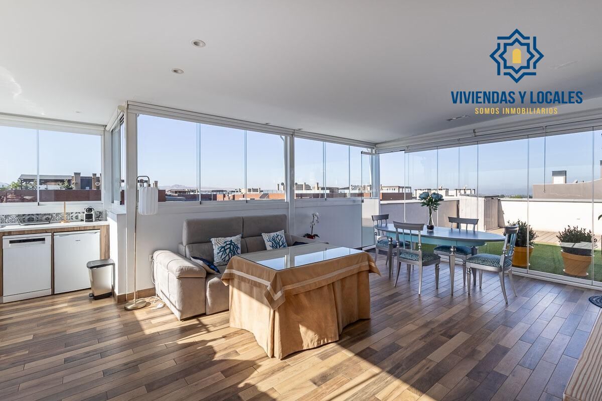 Sala d'estar de Àtic en venda en  Granada Capital amb Terrassa, Traster i Balcó
