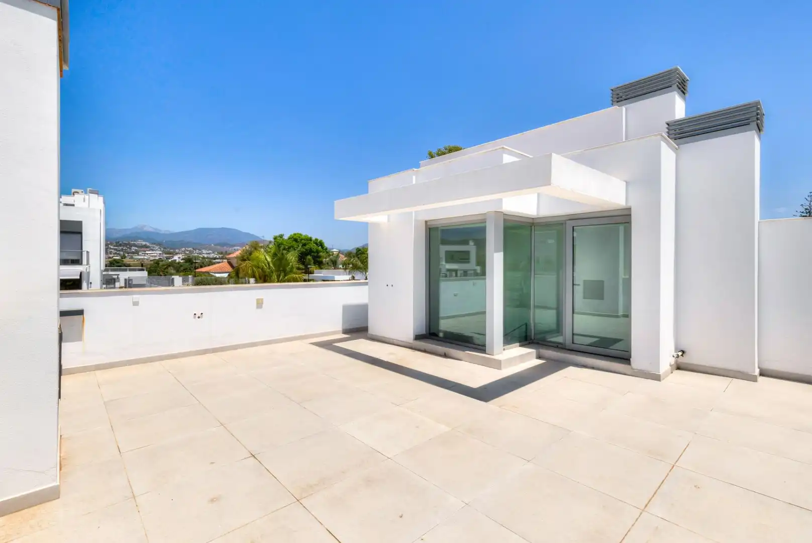 Terraza de Casa adosada en venta en Marbella con Aire acondicionado, Calefacción y Jardín privado