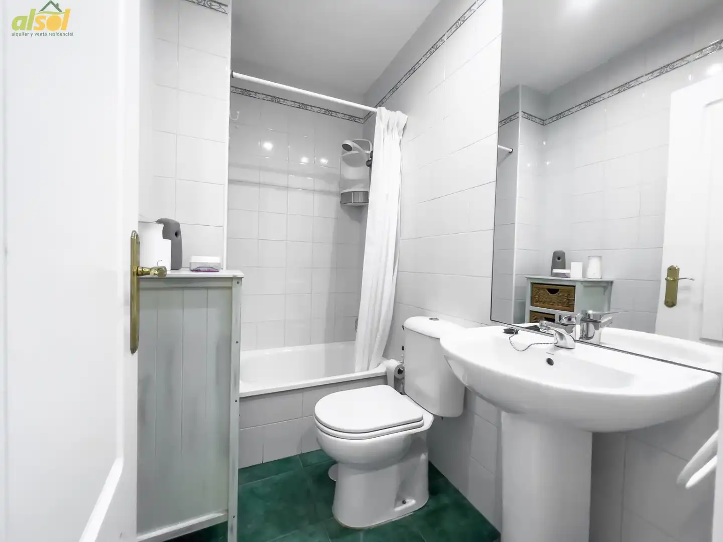 Bathroom of Attic for sale in Rota  with Air Conditioner, Terrace and Storage room