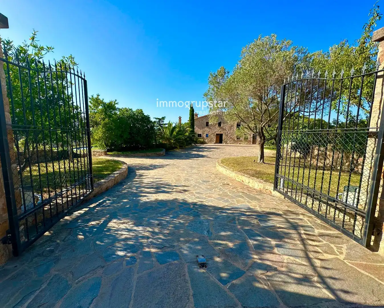 Vista exterior de Finca rústica en venta en Santa Cristina d'Aro con Terraza, Trastero y Piscina