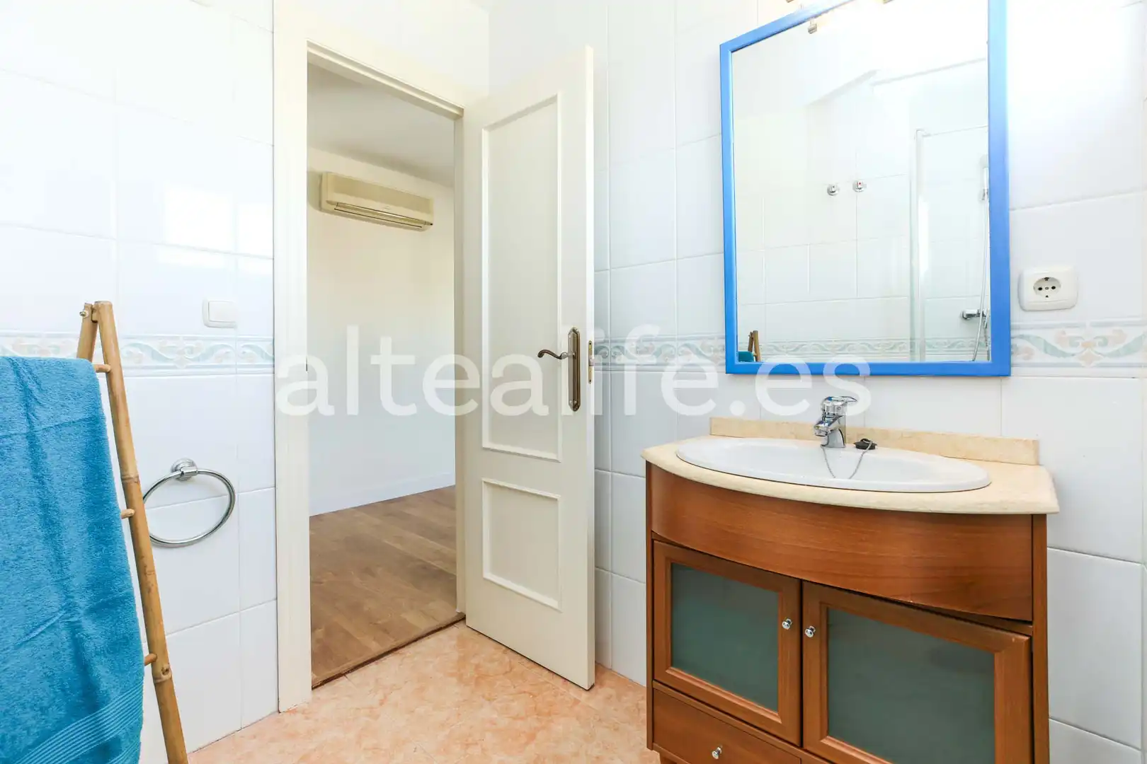 Badezimmer von Dachboden zum Verkauf in Altea mit Klimaanlage und Terrasse