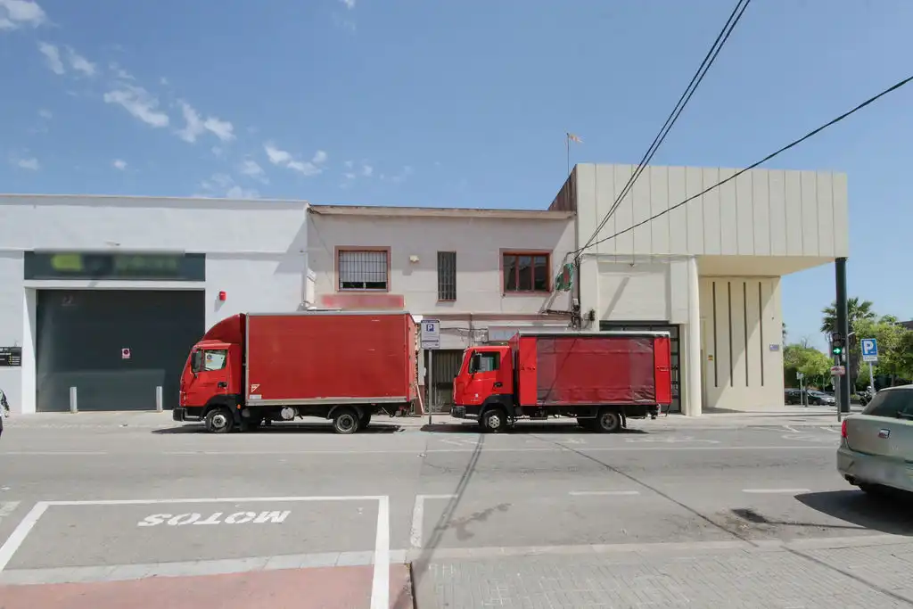 Vista exterior de Local en venta en Terrassa