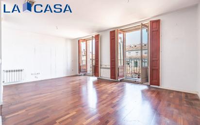 Exterior view of Flat for sale in  Madrid Capital  with Balcony