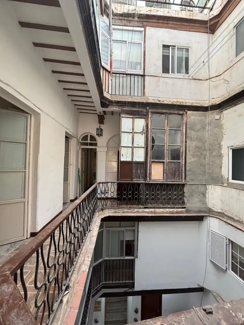 Vista exterior de Pis en venda en Cádiz amb Balcó