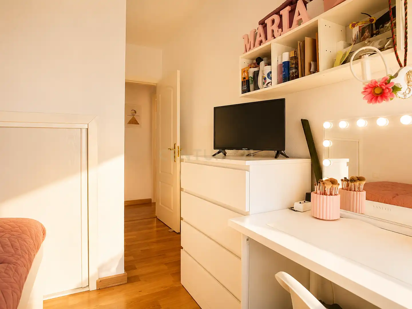 Habitación de Apartamento en venta en Benalmádena con Aire acondicionado, Trastero y Piscina comunitaria