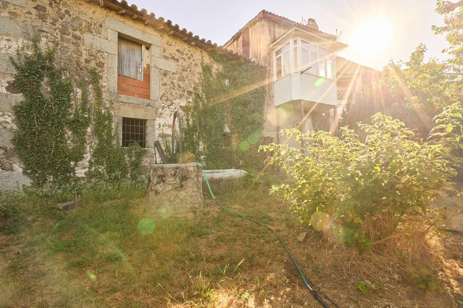 Vista exterior de Casa o xalet en venda en Navacarros amb Jardí privat i Piscina