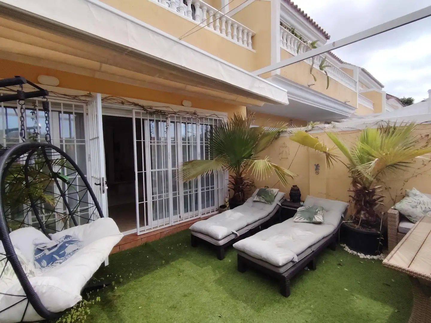 Casa bifamiliare con piscina in vendita a Calahonda