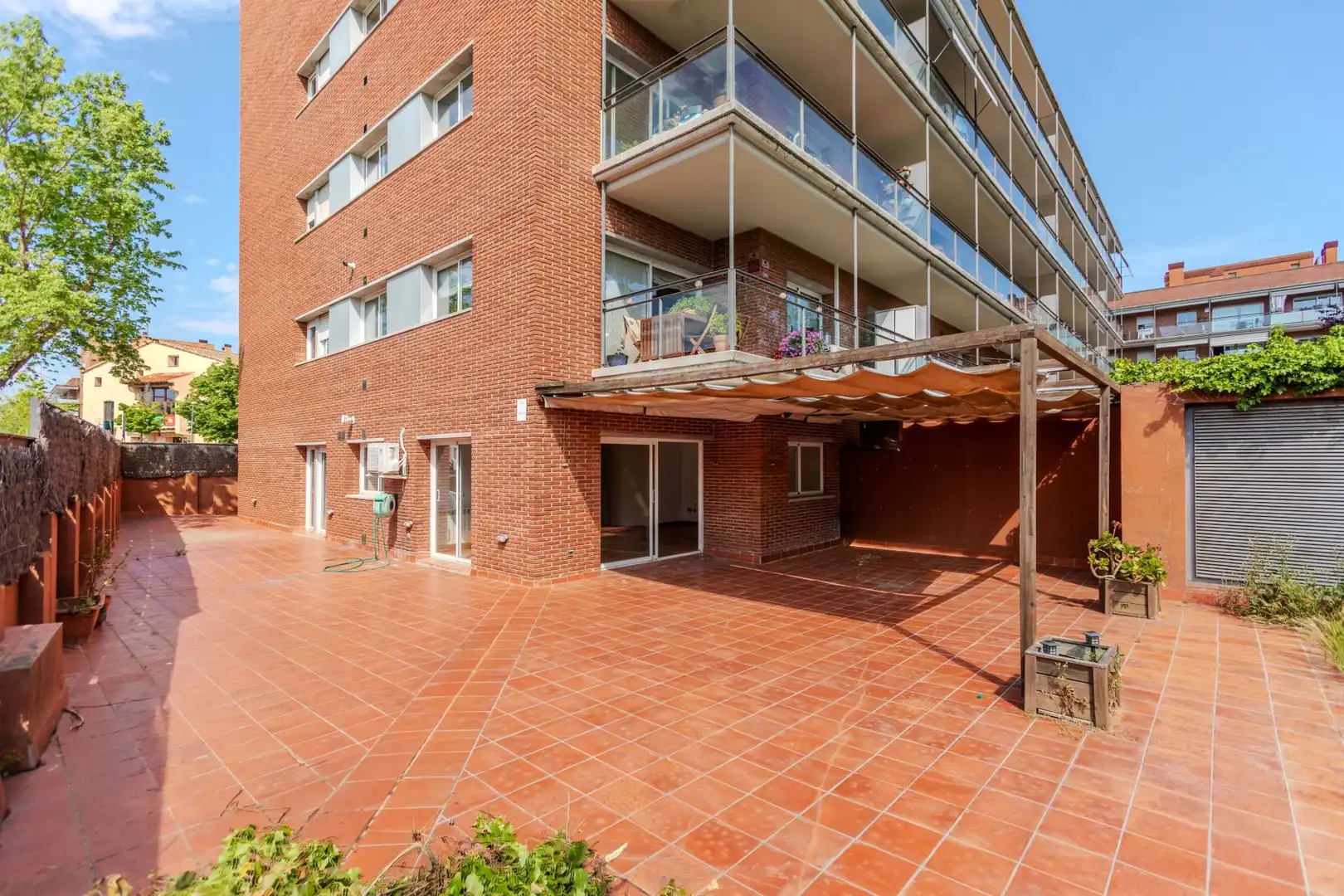 Exterior view of Ground floor for rent in Sant Cugat del Vallès  with Heating, Parquet flooring and Terrace