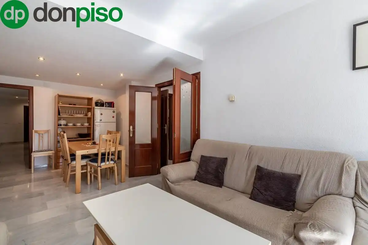Living room of Flat for sale in Granada  with Heating and Storage room
