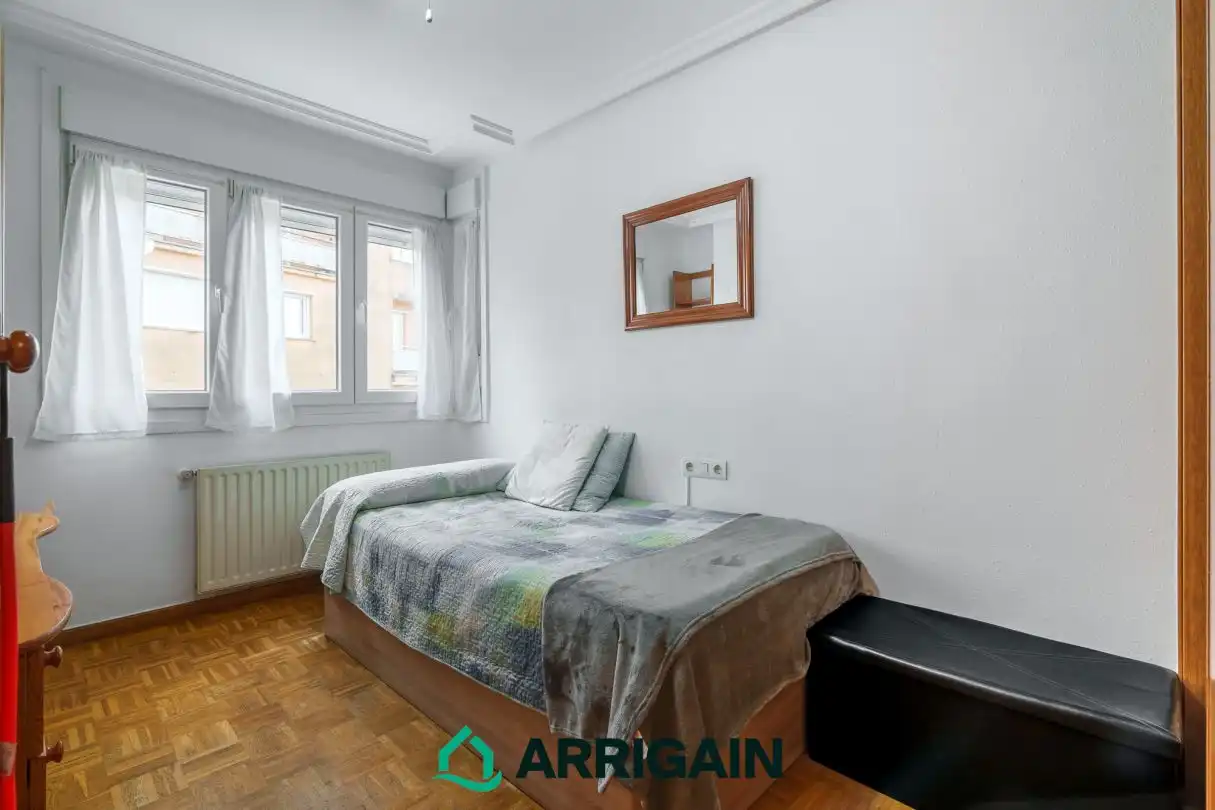 Habitación de Piso en venta en Donostia - San Sebastián  con Calefacción, Trastero y Balcón