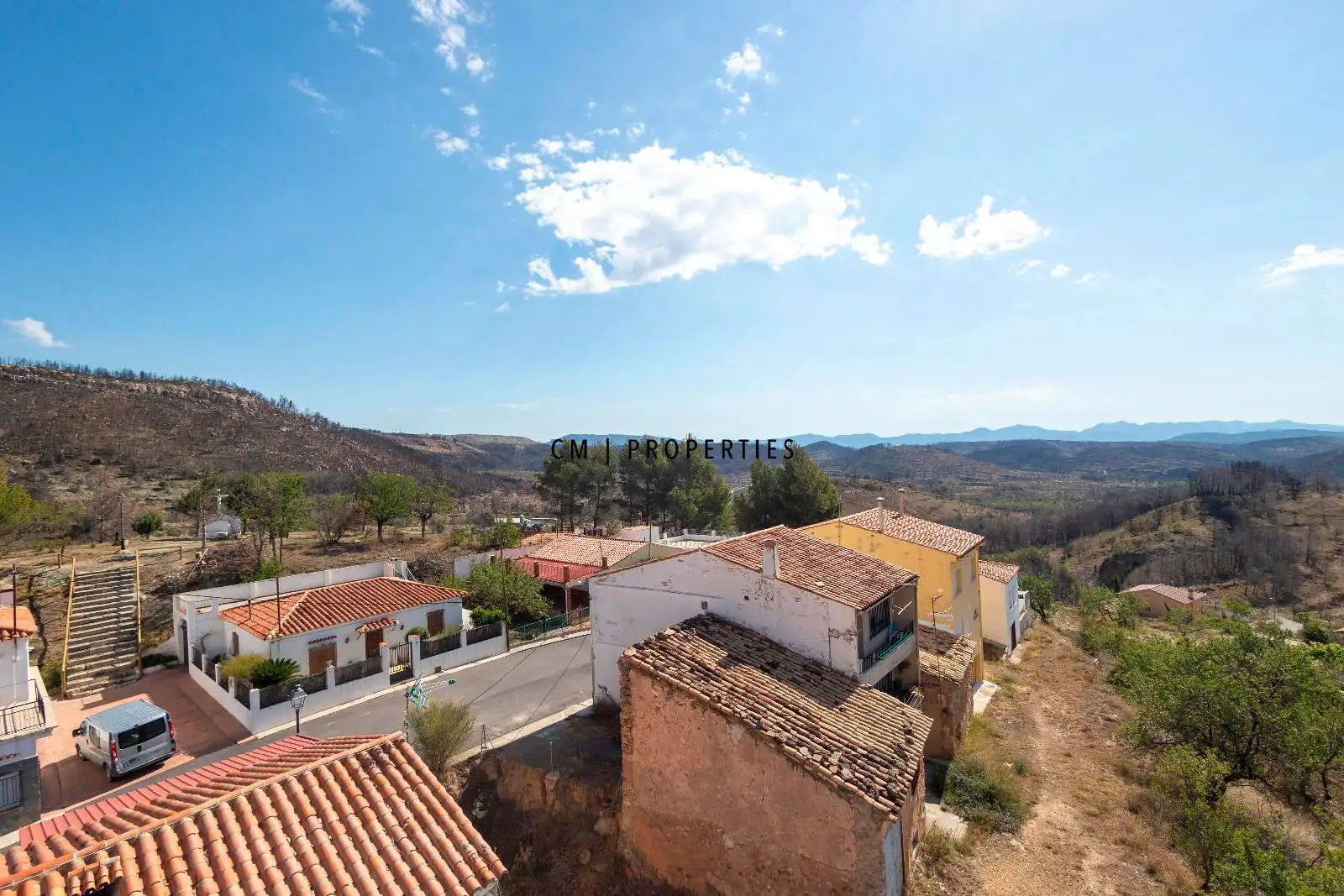Vista exterior de Àtic de lloguer en Toràs amb Terrassa, Piscina i Moblat
