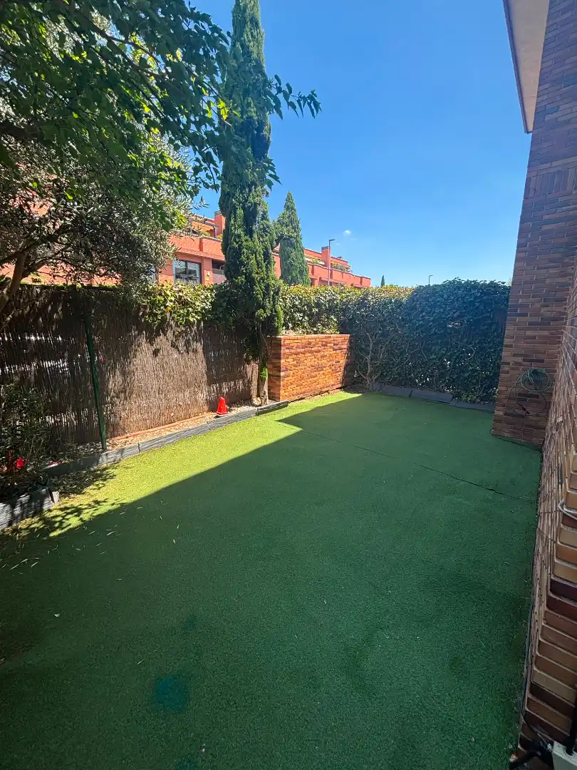 Terraza de Planta baja en venta en Las Rozas de Madrid con Calefacción, Trastero y Piscina comunitaria