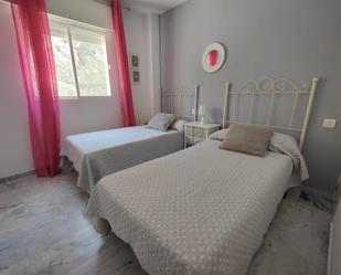 Dormitori de Apartament de lloguer en Almuñécar amb Calefacció, Terrassa i Piscina