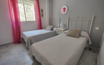 Dormitori de Apartament de lloguer en Almuñécar amb Terrassa i Piscina