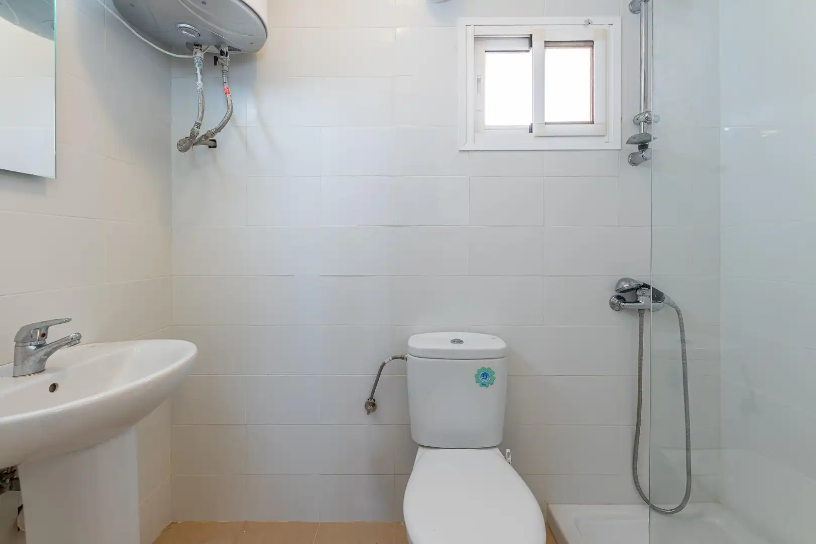 Bathroom of Apartments for sale in Fuengirola  with Air Conditioner, Private garden and Terrace