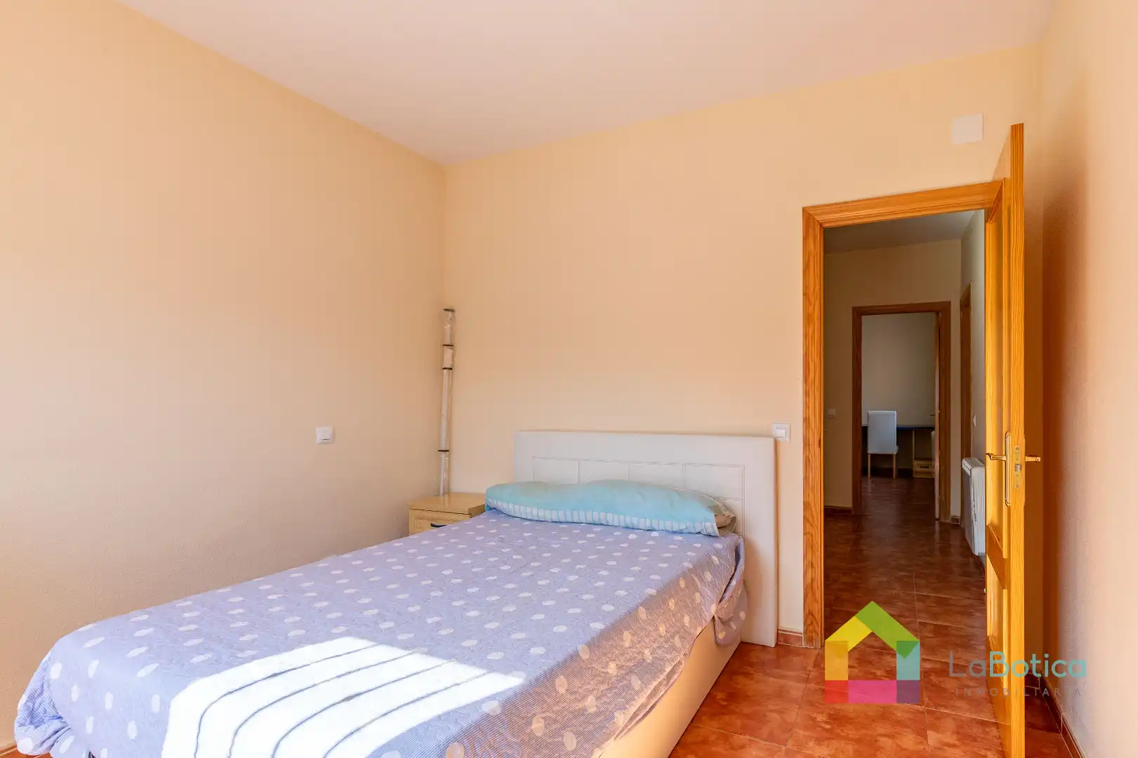 Habitación de Casa adosada en venta en Carmena con Calefacción