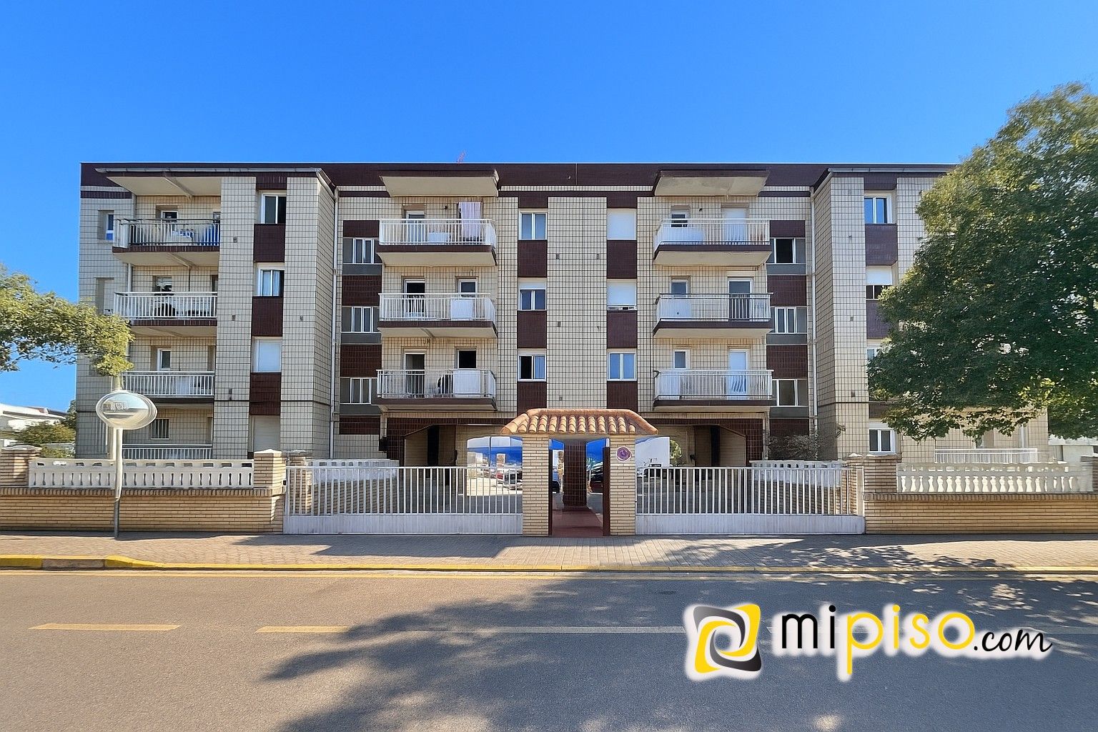 Exterior view of Flat for sale in Laredo  with Terrace and Furnished