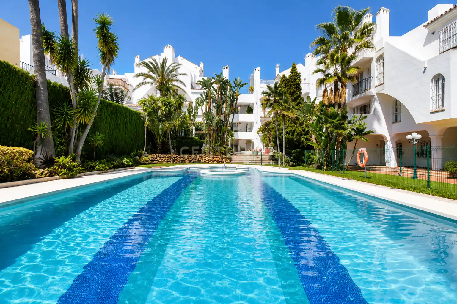 Jardín de Dúplex en venta en Marbella con Aire acondicionado, Jardín privado y Trastero