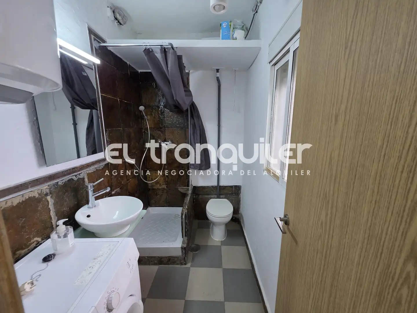 Bany de Estudi de lloguer en Madrid amb Rentadora