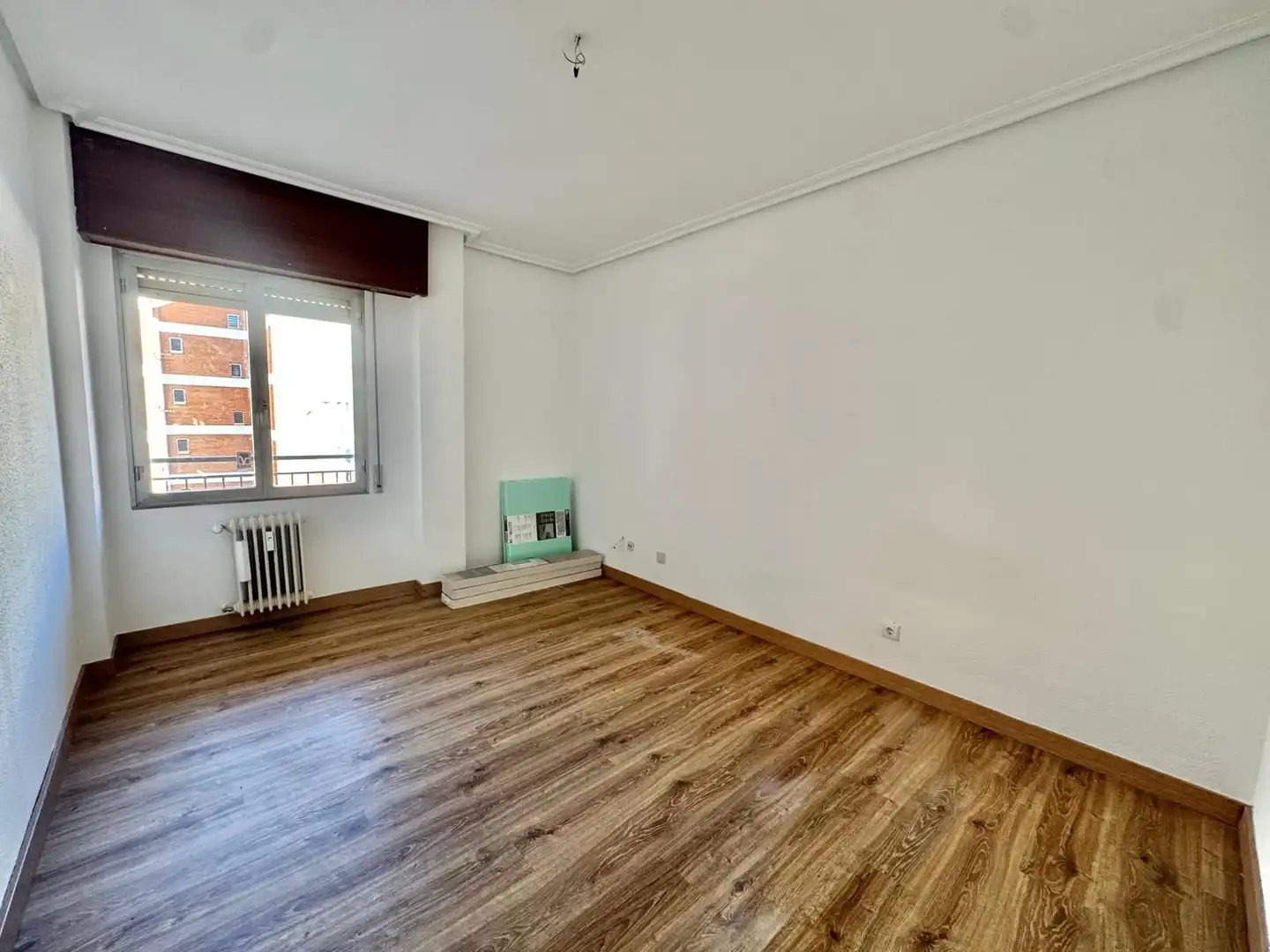 Habitación de Apartamento en venta en  Logroño con Calefacción