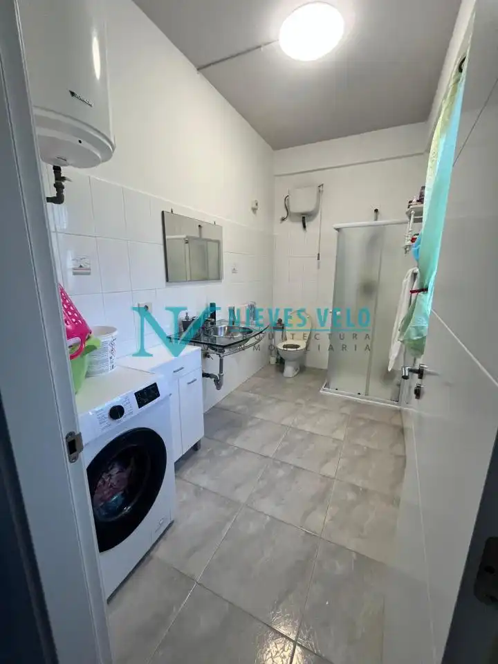 Badezimmer von Haus oder Chalet zum Verkauf in Carballo mit Heizung, Privatgarten und Möbliert