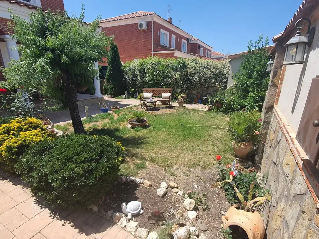 Chalet con piscina en venta en Avenida Aragoneses 1, imagen 16