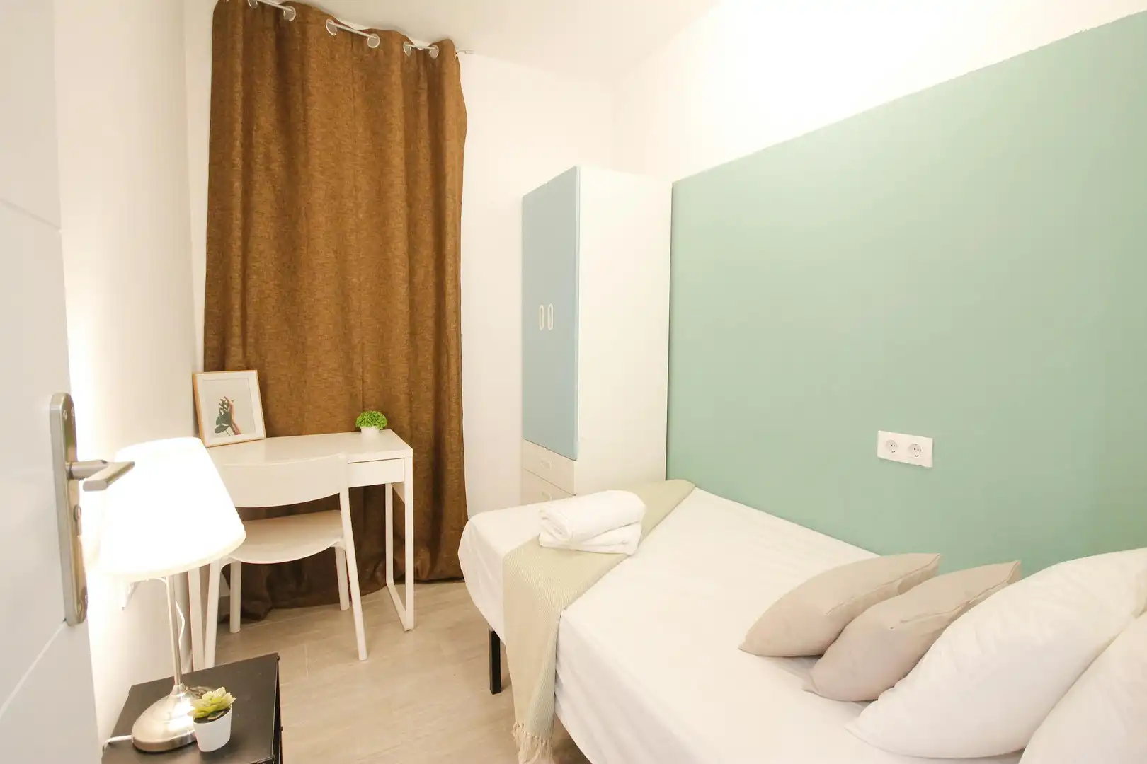 Habitación de Piso para compartir en Barcelona con Calefacción, Amueblado y Lavadora