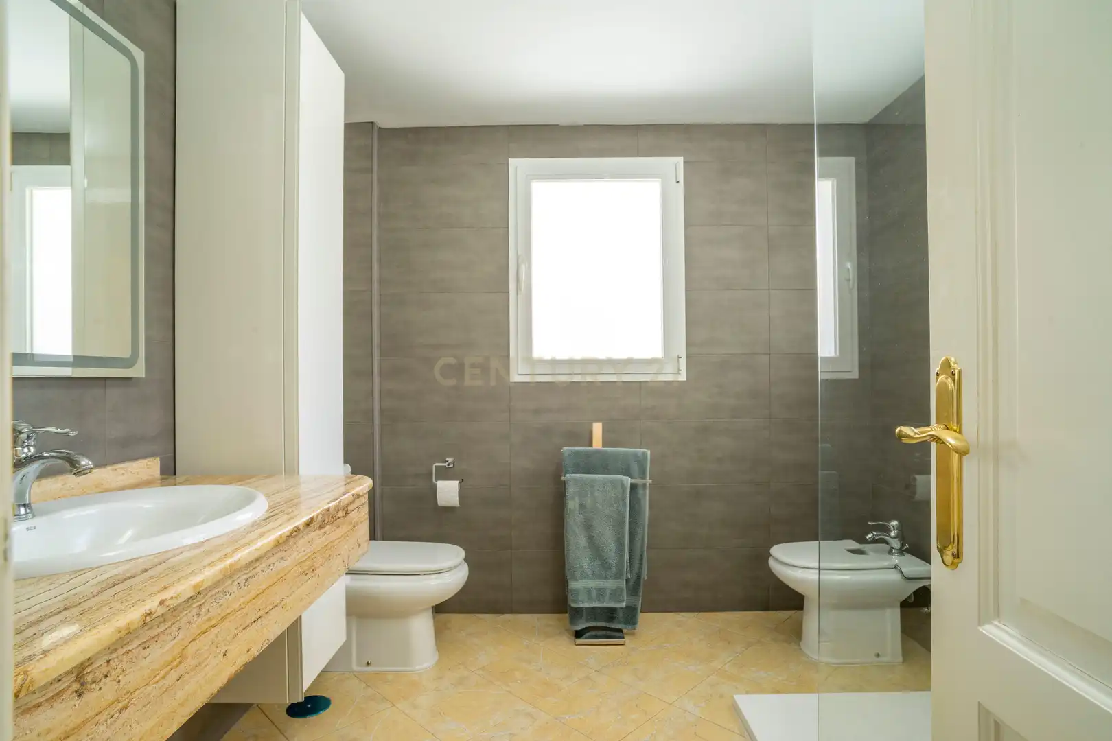 Bany de Casa o xalet en venda en Fuengirola amb Aire condicionat, Jardí privat i Traster