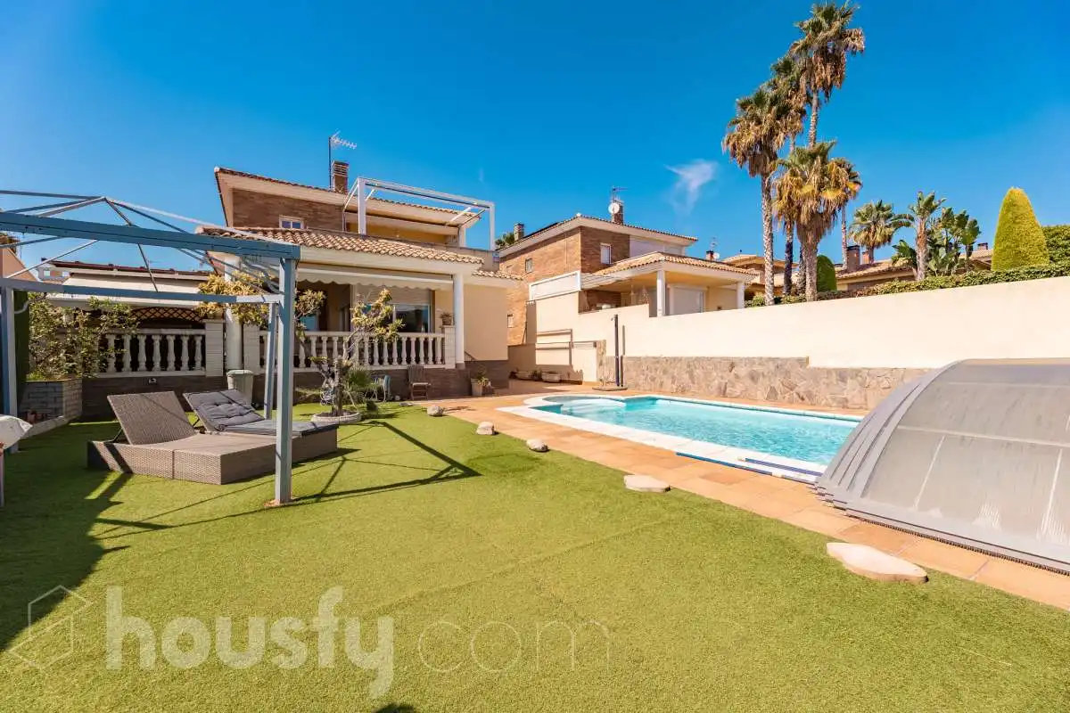 Vista exterior de Casa o chalet en venta en Calafell con Aire acondicionado, Calefacción y Jardín privado