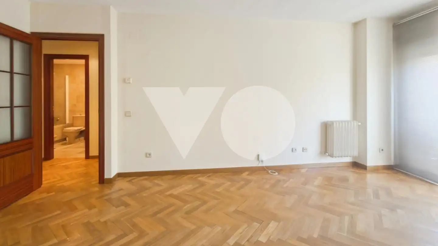 Sala d'estar de Pis en venda en Madrid amb Calefacció, Traster i Piscina