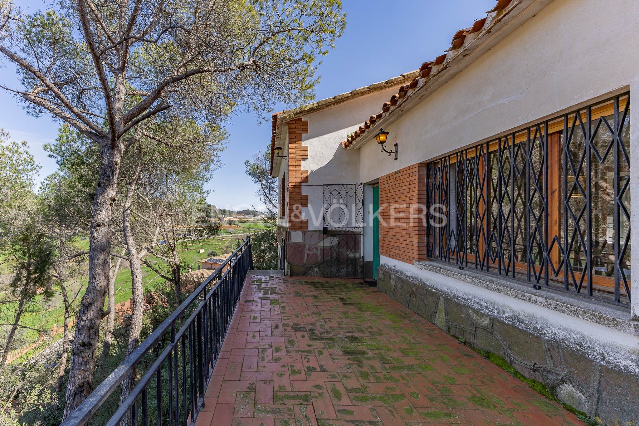 Vista exterior de Casa o xalet en venda en Caldes de Montbui amb Calefacció, Jardí privat i Terrassa