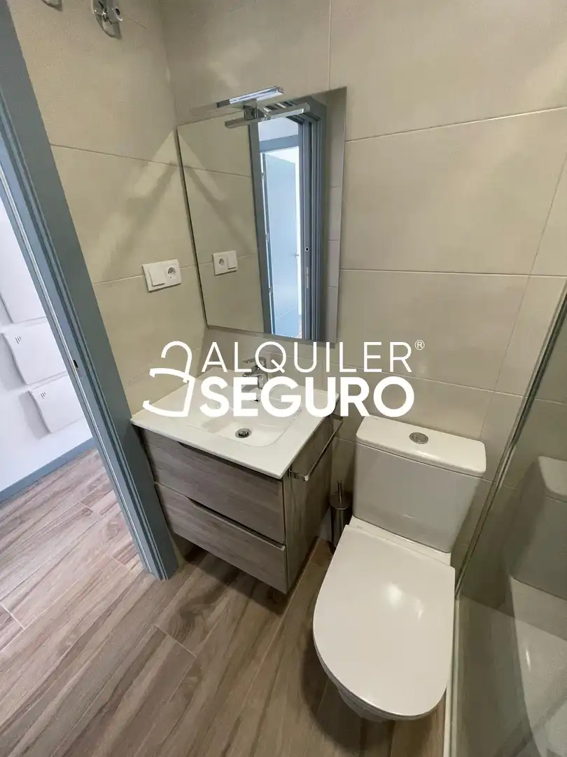Baño de Piso de alquiler en Fuenlabrada con Aire acondicionado y Calefacción