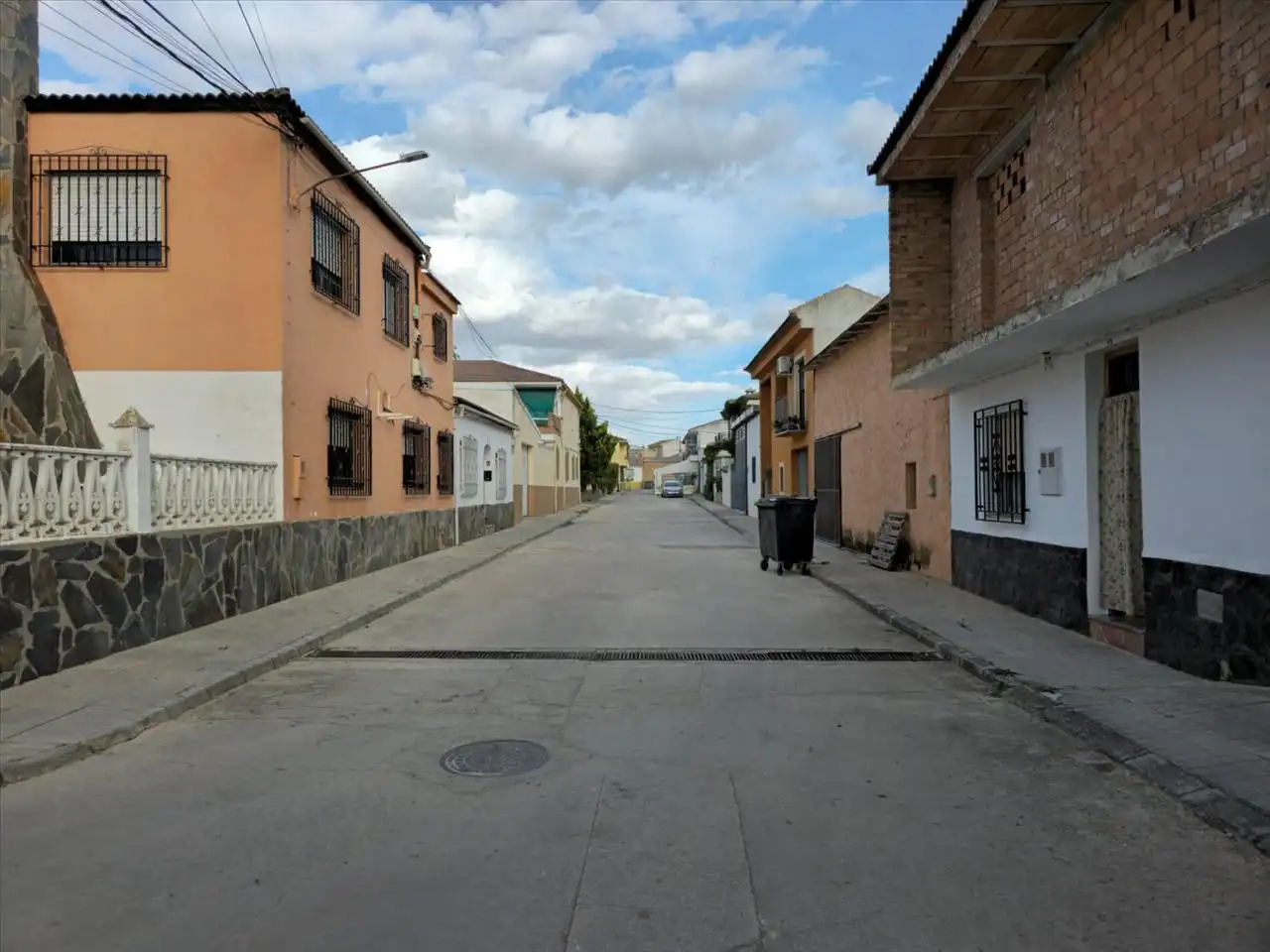 Vista exterior de Casa adosada en venda en Campotéjar amb Terrassa
