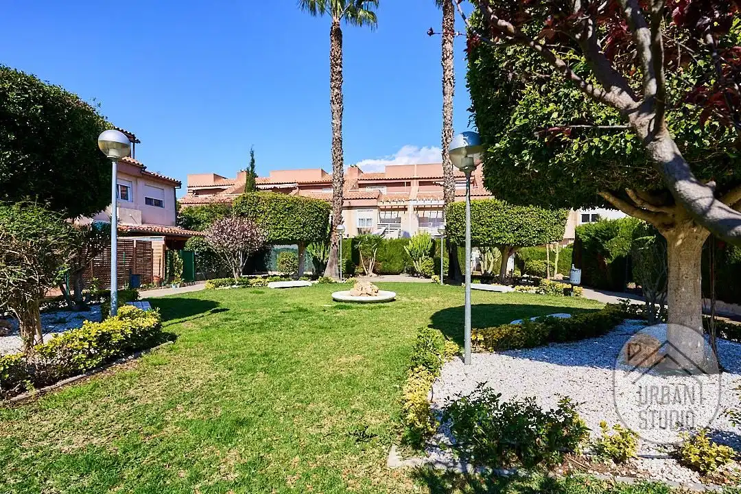 Jardí de Casa o xalet en venda en Alicante / Alacant amb Aire condicionat, Calefacció i Terrassa