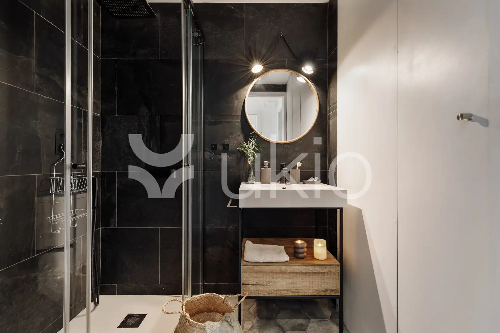 Badezimmer von Wohnungen zur Miete in Barcelona mit Klimaanlage, Heizung und Möbliert