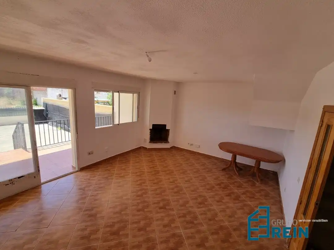 Sala d'estar de Casa adosada en venda en Domingo Pérez amb Terrassa i Balcó