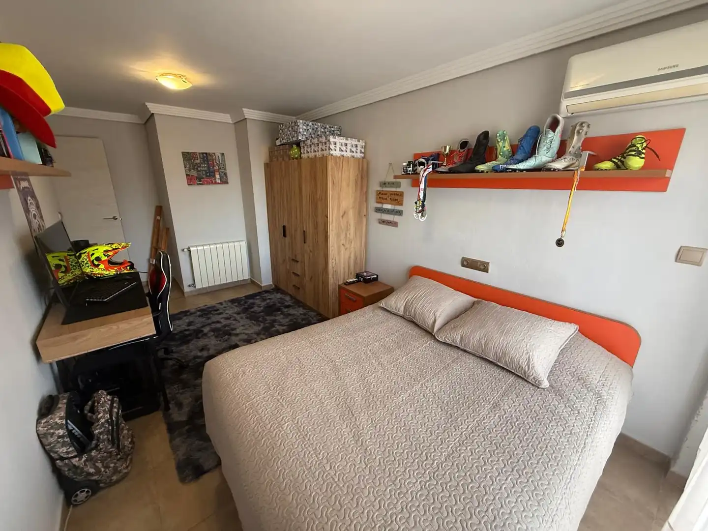 Schlafzimmer von Einfamilien-Reihenhaus zum Verkauf in L'Alfàs del Pi mit Klimaanlage, Privatgarten und Terrasse