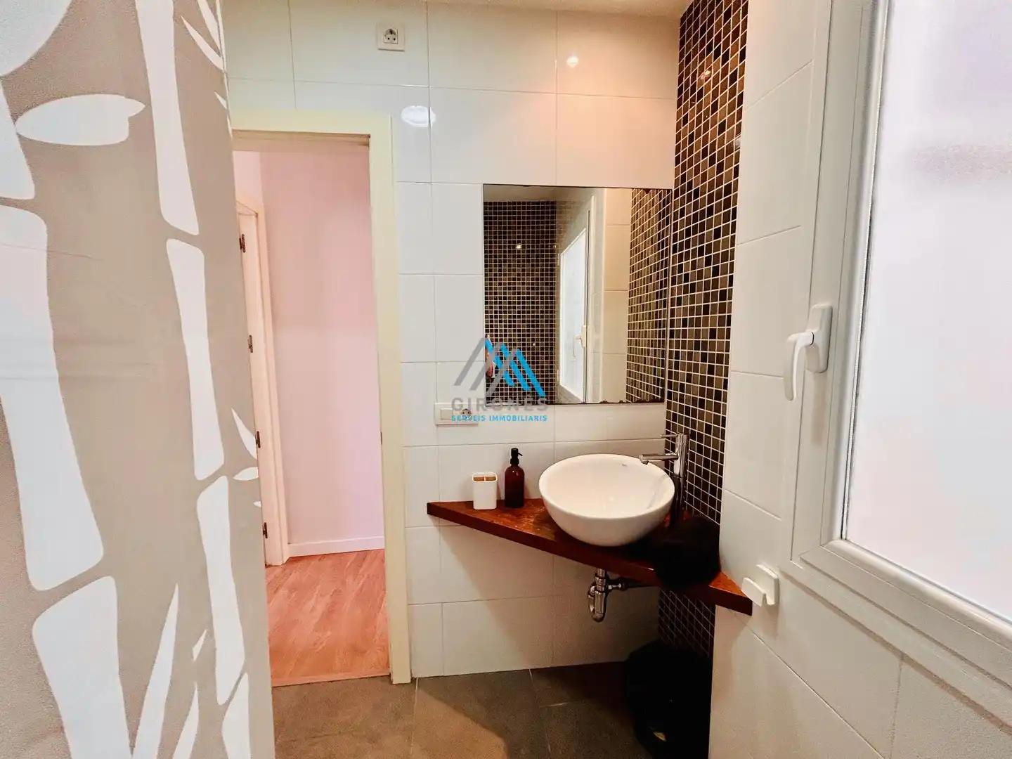 Badezimmer von Wohnungen zum Verkauf in Palamós mit Klimaanlage, Heizung und Parkett