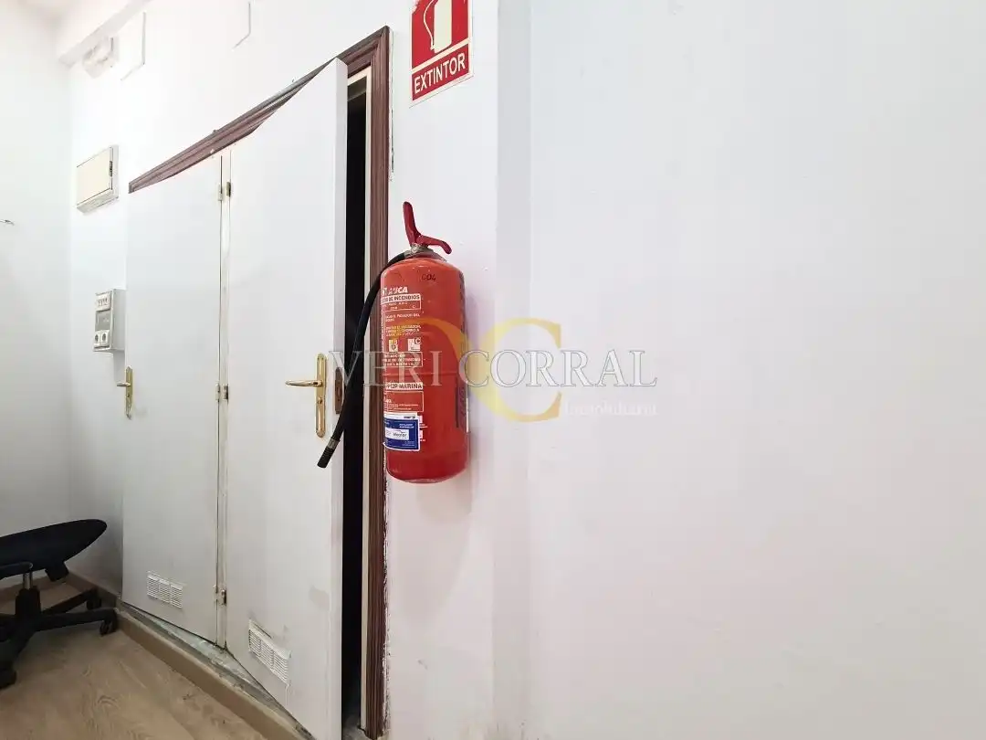 Business premises for sale in Calle Adaro, imagen 17