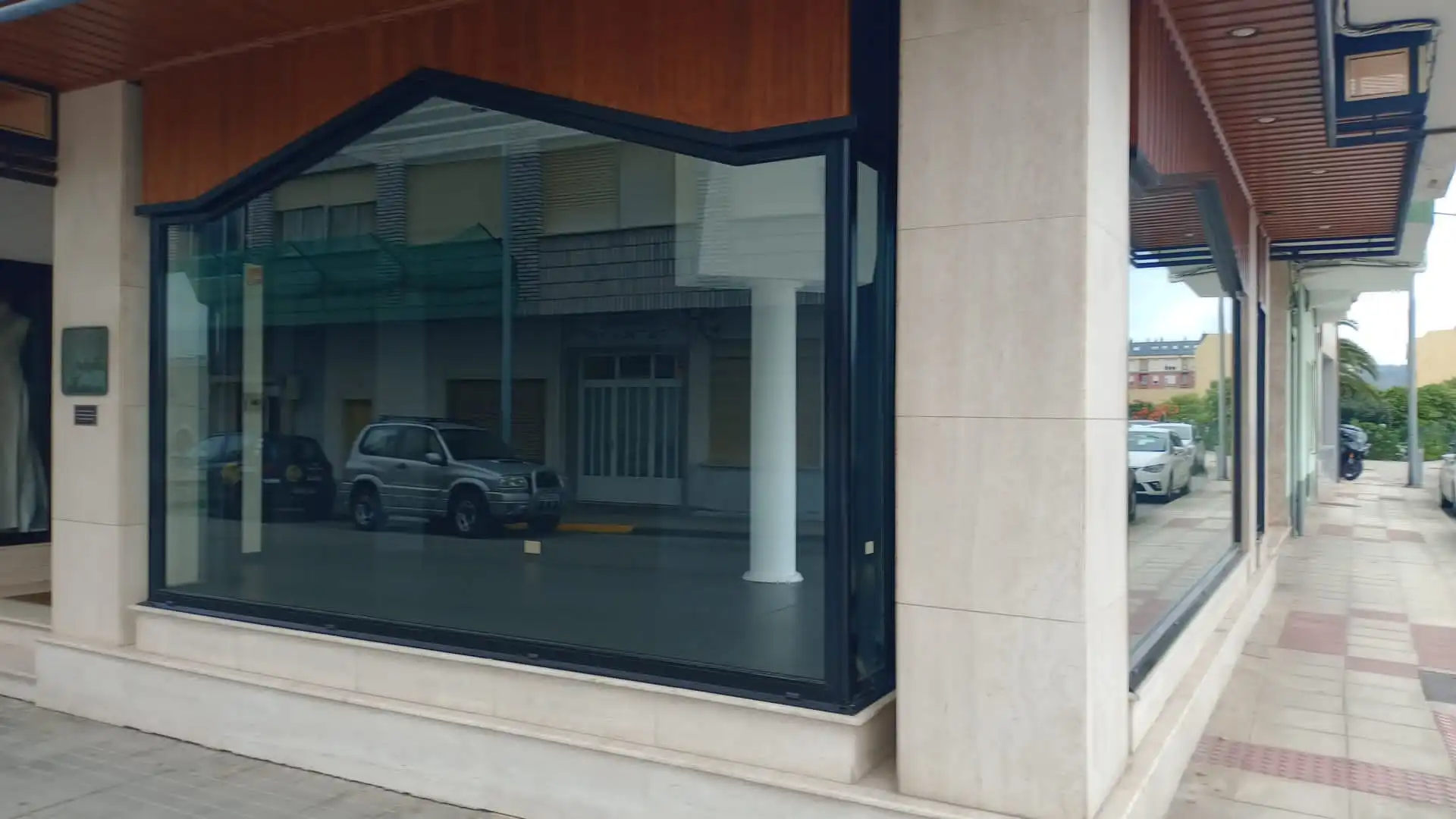 Local comercial de lloguer a Xove, imagen 3