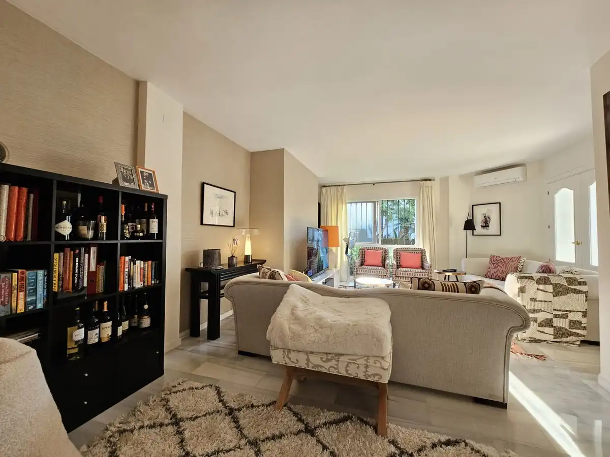 Sala d'estar de Casa o xalet en venda en Marbella amb Aire condicionat, Moblat i Internet