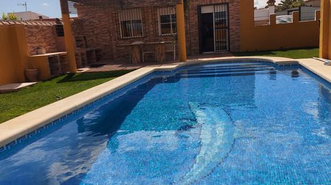 casa de campo con piscina